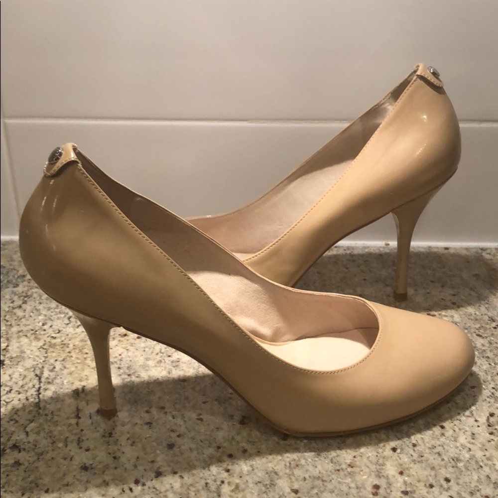 MICHAEL KORS Nude Patent Pumps